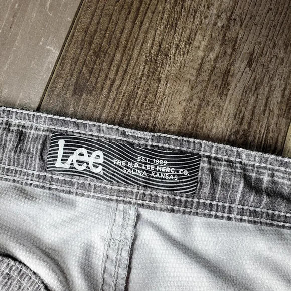 Lee Boys' Dungarees Grafton Cargo Short Gray and White Plaid Size 8 Regular - Picture 5 of 16